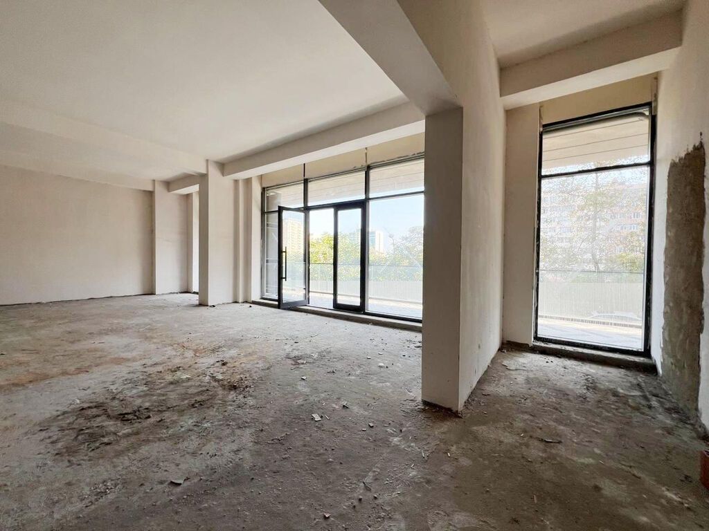 Nizami metrosuna piyada 3-4 dəqiqə məsafədə, Şəhərin ən prestijli