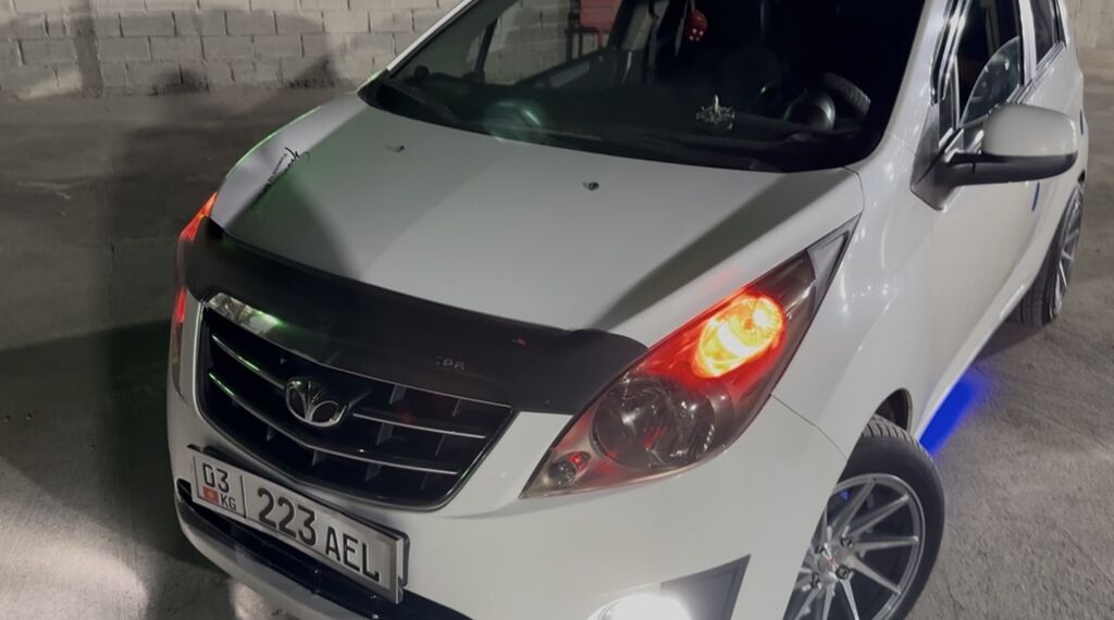 Chevrolet Spark: 2011 г., 1 л, Механика, Бензин, Хэтчбэк: фото 5