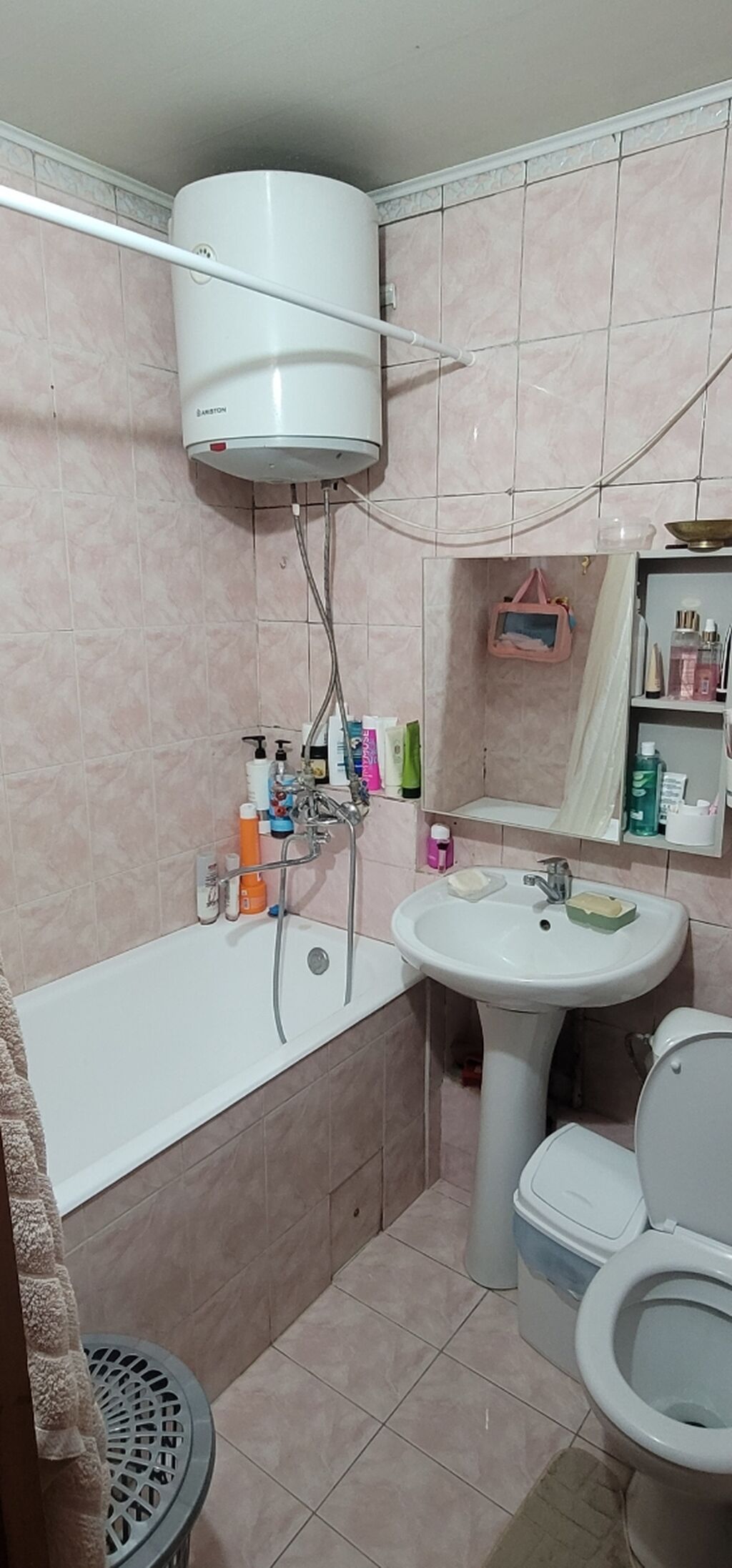 3 комнаты, 56 м², Центральная мечеть 104 серия, 2 этаж, Старый ремонт