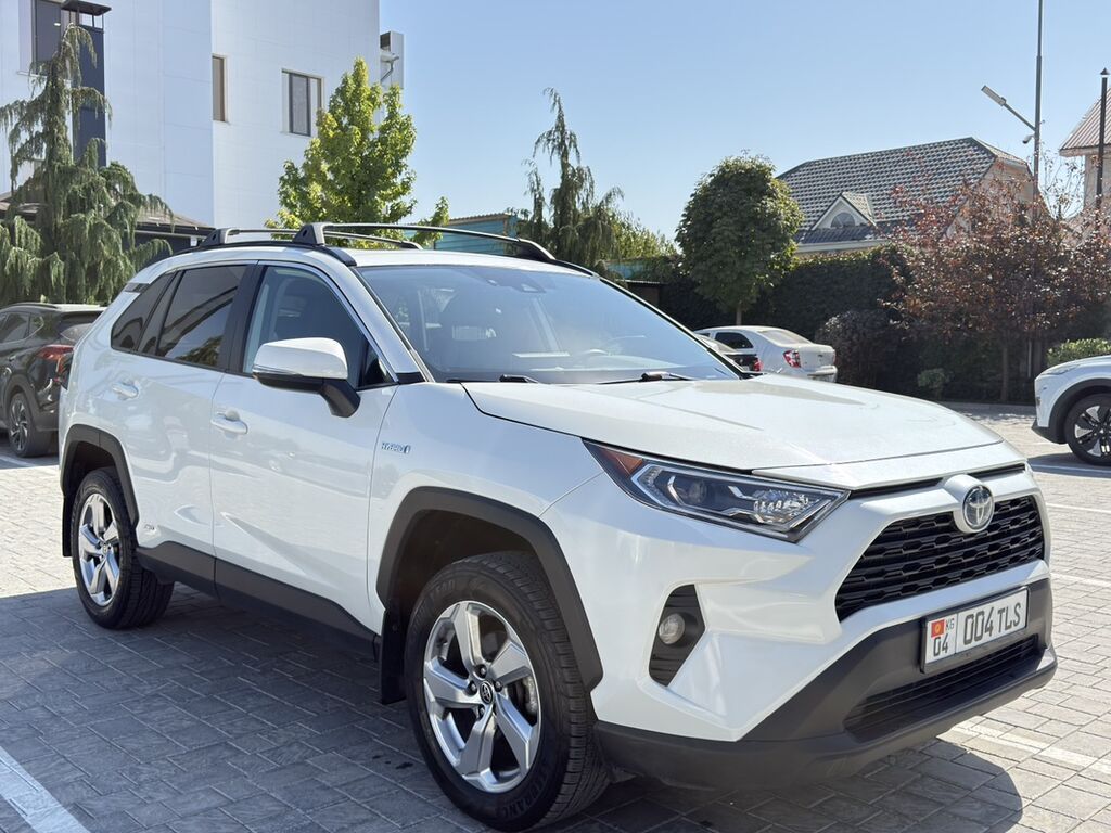 Toyota RAV4: 2021 г., 2.5 л, Автомат, Гибрид, Кроссовер: фото 2