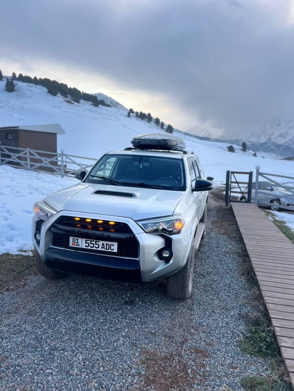 Toyota 4Runner: 2018 г., 4 л, Автомат, Бензин, Внедорожник: фото 3