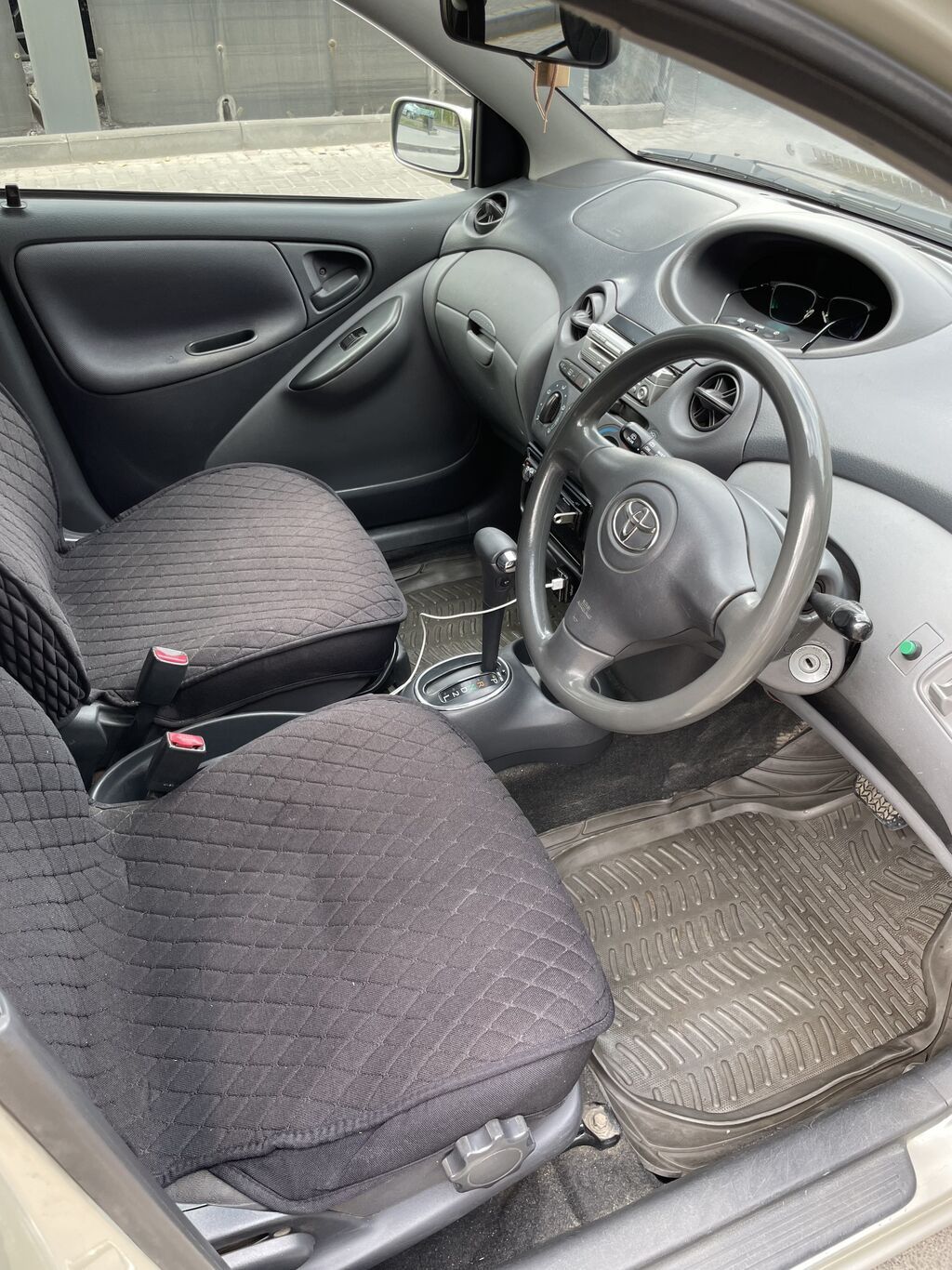 Toyota Vitz: 2002 г., 1 л, Автомат, Бензин, Хэтчбэк: фото 5