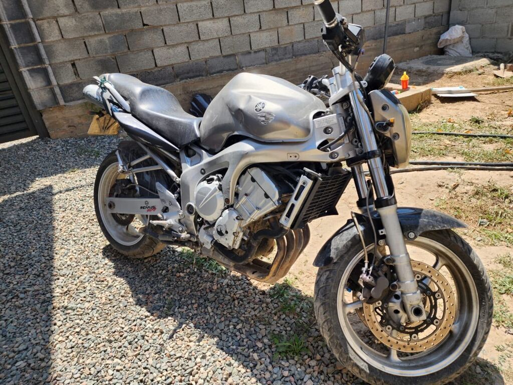 Yamaha RJ07, 2003 г., 600 см³, серебристый цвет. Нейкед с рядным: фото 2
