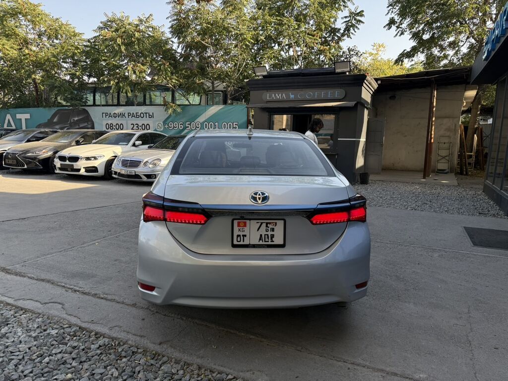Toyota Corolla: 2019 г., 1.8 л, Вариатор, Гибрид, Седан: фото 4