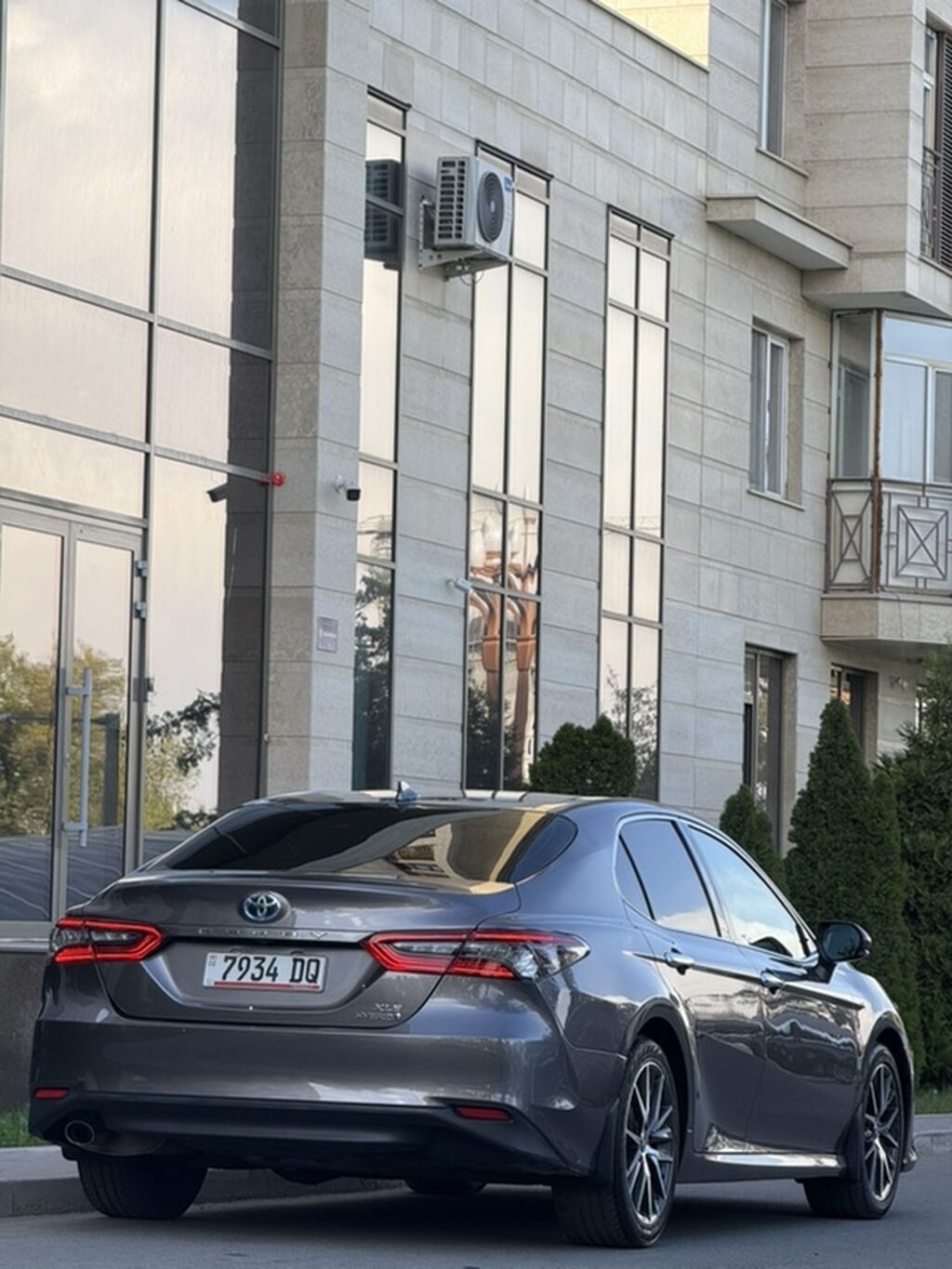 Toyota Camry: 2021 г., Гибрид, Седан: фото 3