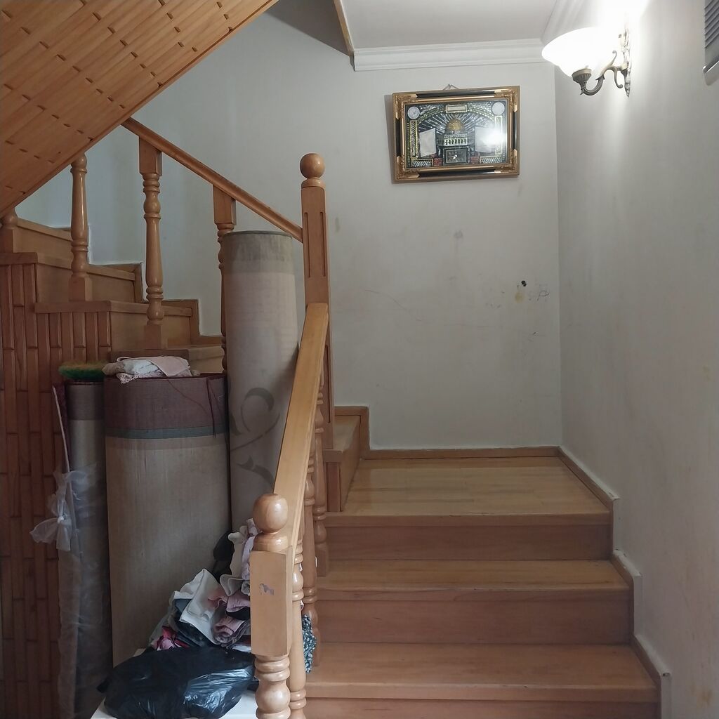 Bakıxanov qəs. 4 otaqlı, 200 kv. m, Orta təmir