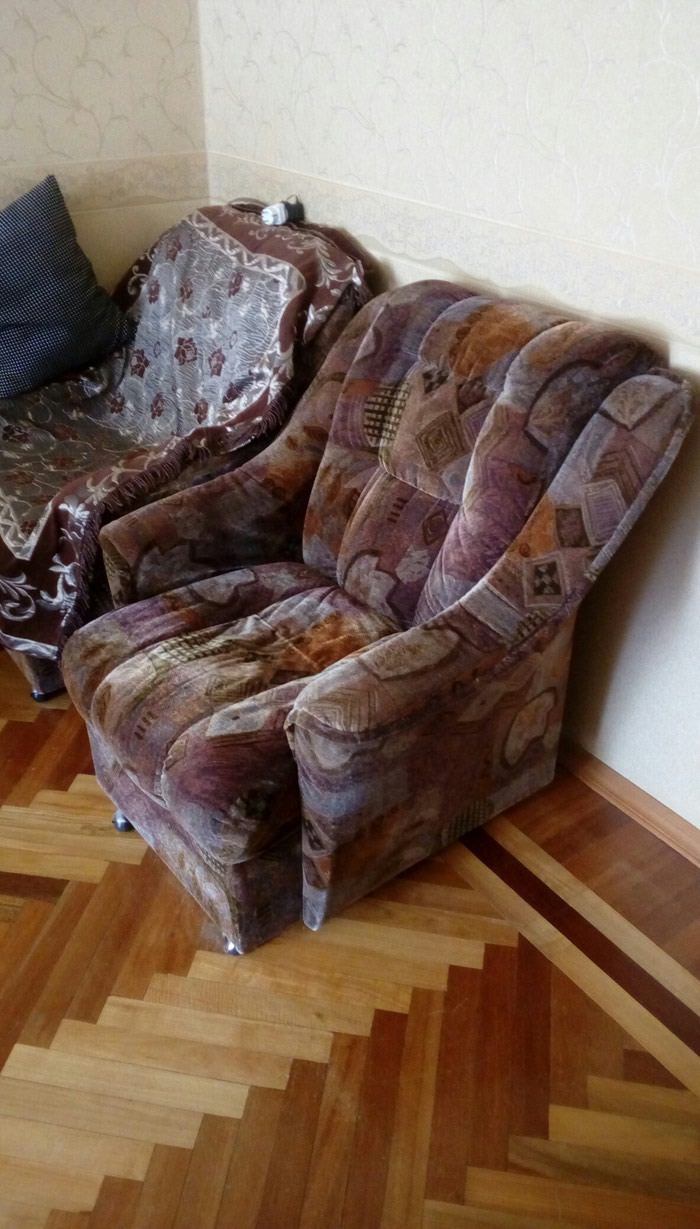 Divanlar: Divan kreslolar satilir.yerli mal deyil.rassiyanindi.iwlenmiwdi. - lalafo.az Bakı şəhərində Divan kreslolar satilir.yerli mal deyil.rassiyanindi.iwlenmiwdi.