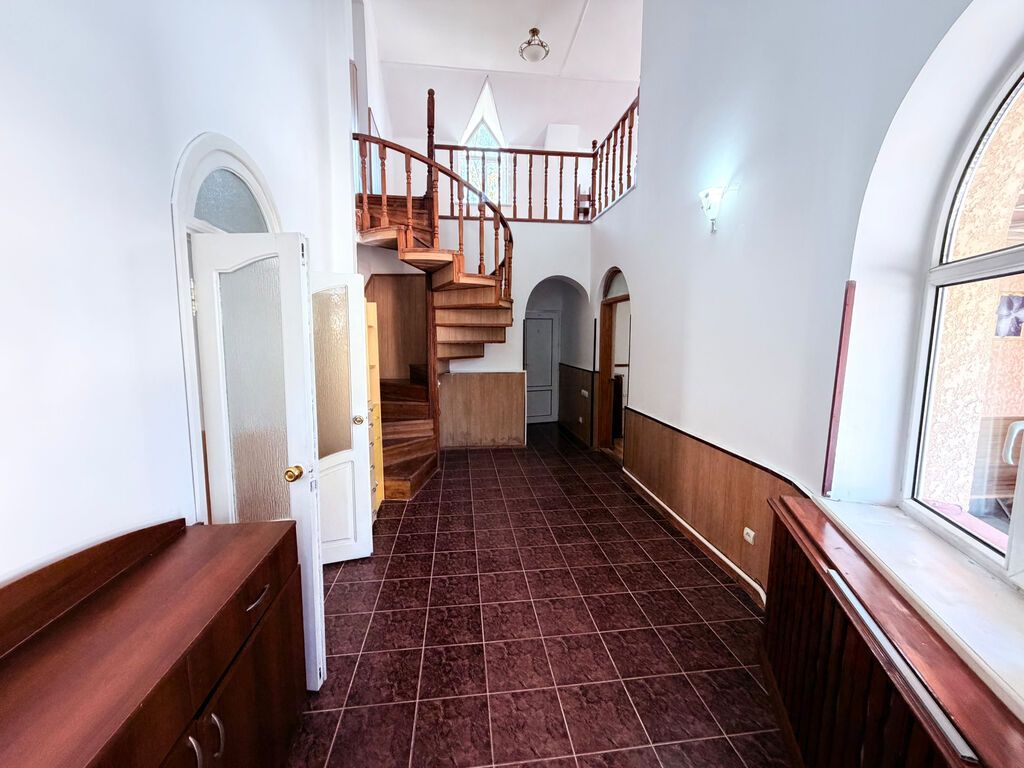 250 м², 6 комнат и более, ул. Матросова: фото 4