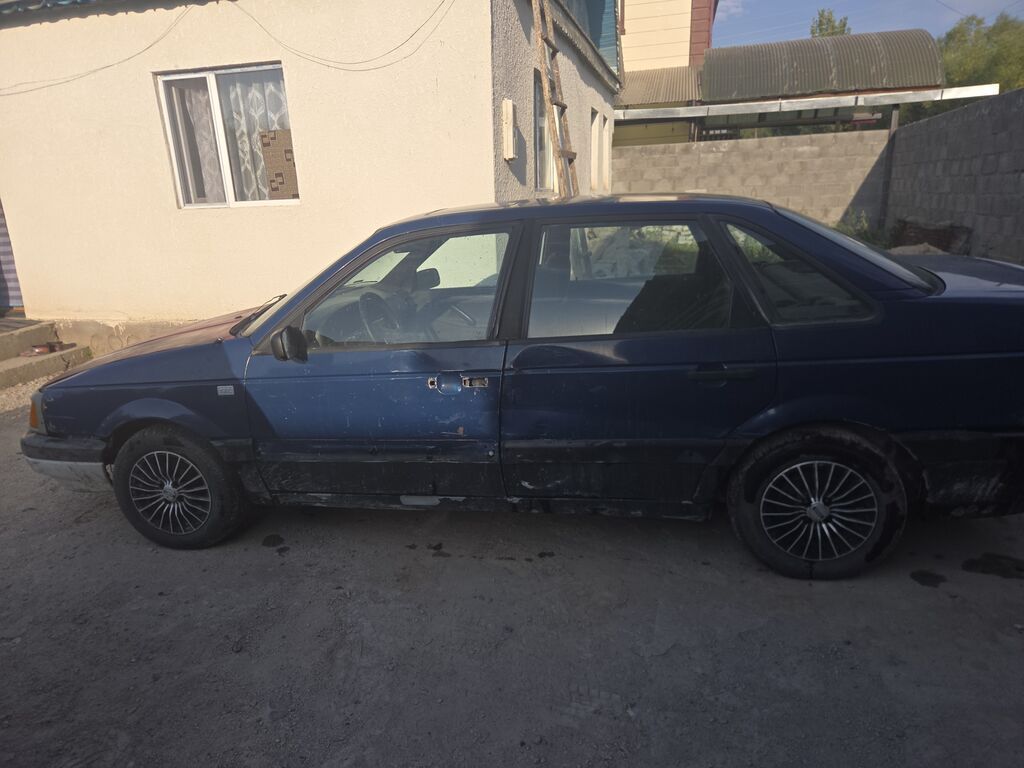 Volkswagen Passat: 1989 г., Механика, Бензин, Седан: фото 3