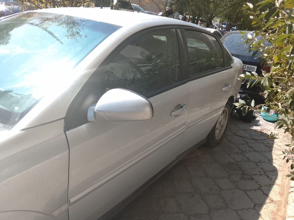 Opel Vectra: 2004 г., Седан: фото 3