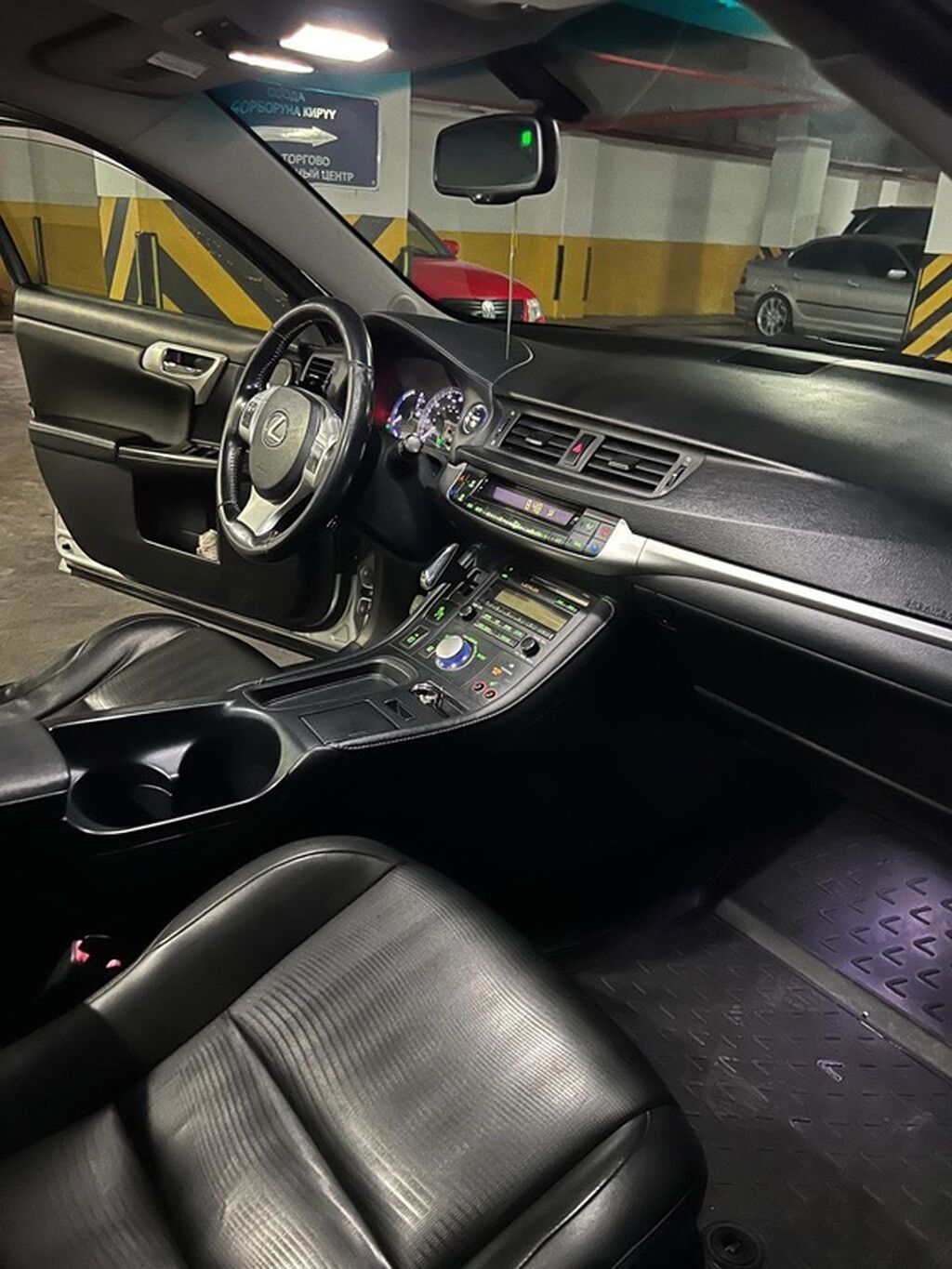 Lexus CT: 2011 г., 1.8 л, Автомат, Гибрид, Хэтчбэк: фото 2