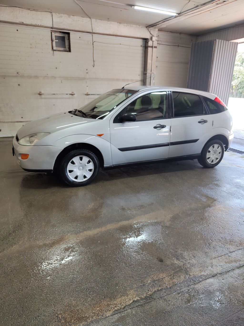 Ford Focus: 2001 г., 1.6 л, Механика, Бензин, Хэтчбэк: фото 3
