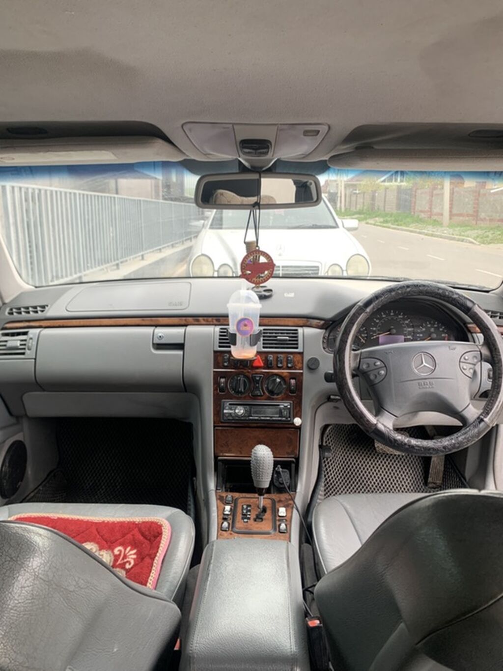 Mercedes-Benz E-Class: 2002 г., 2 л, Автомат, Газ, Седан: фото 3