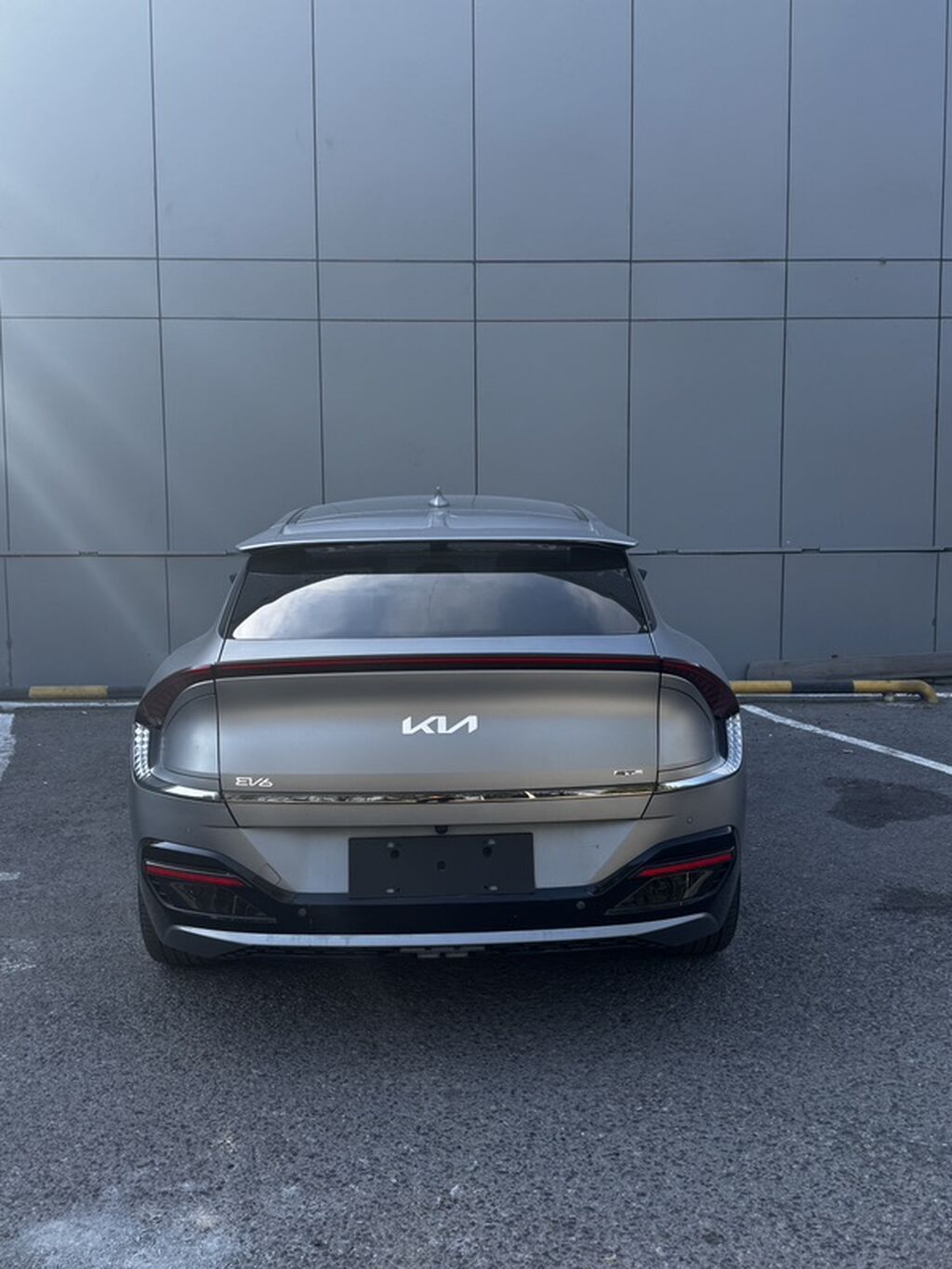 Kia EV6: 2023 г., Электромобиль, Кроссовер: фото 3