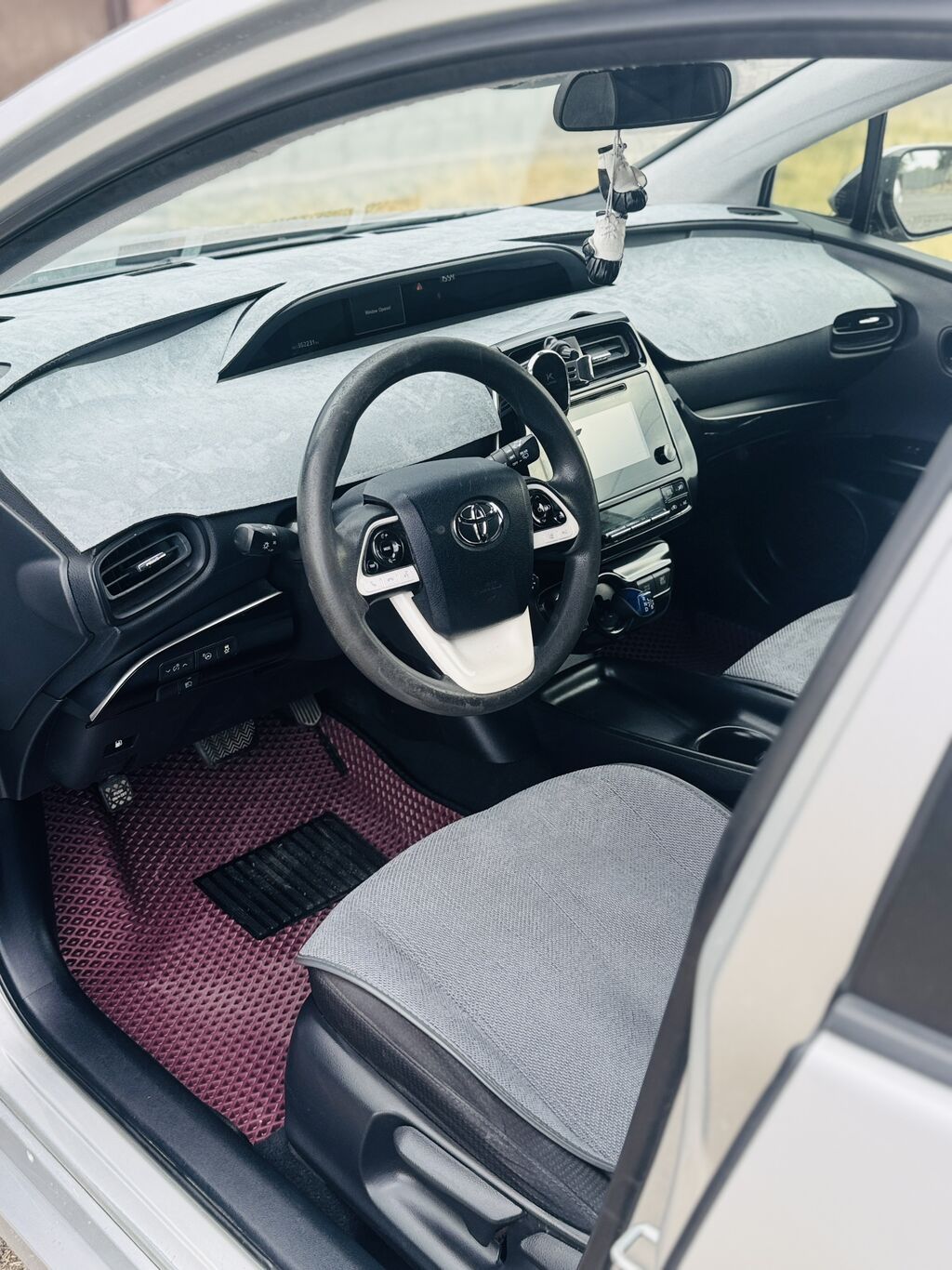 Toyota Prius: 2018 г., 1.8 л, Вариатор, Гибрид, Хэтчбэк: фото 5