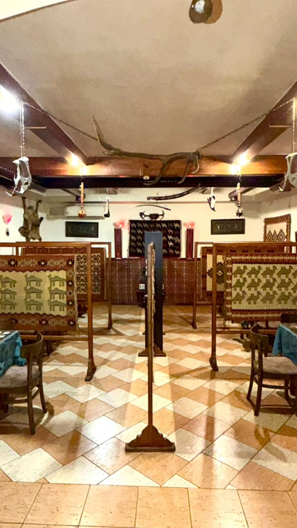 MƏRKƏZDƏ! 28 May m/st yaxınlığında 600 kv.m Hazır Restoran / Pub