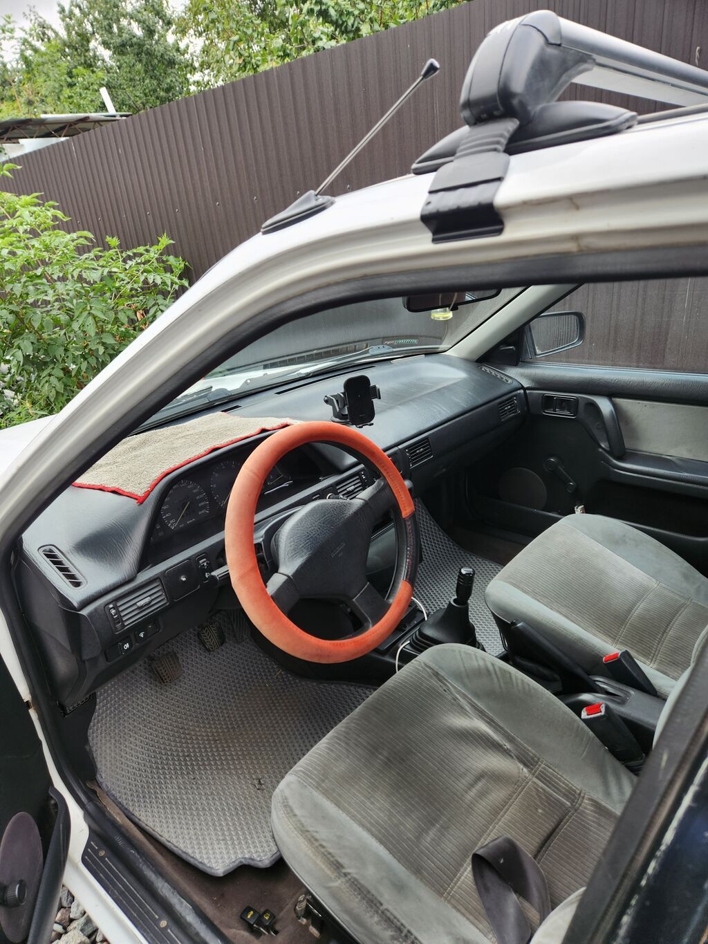 Mazda 323: 1989 г., 1.6 л, Механика, Бензин, Седан: фото 6