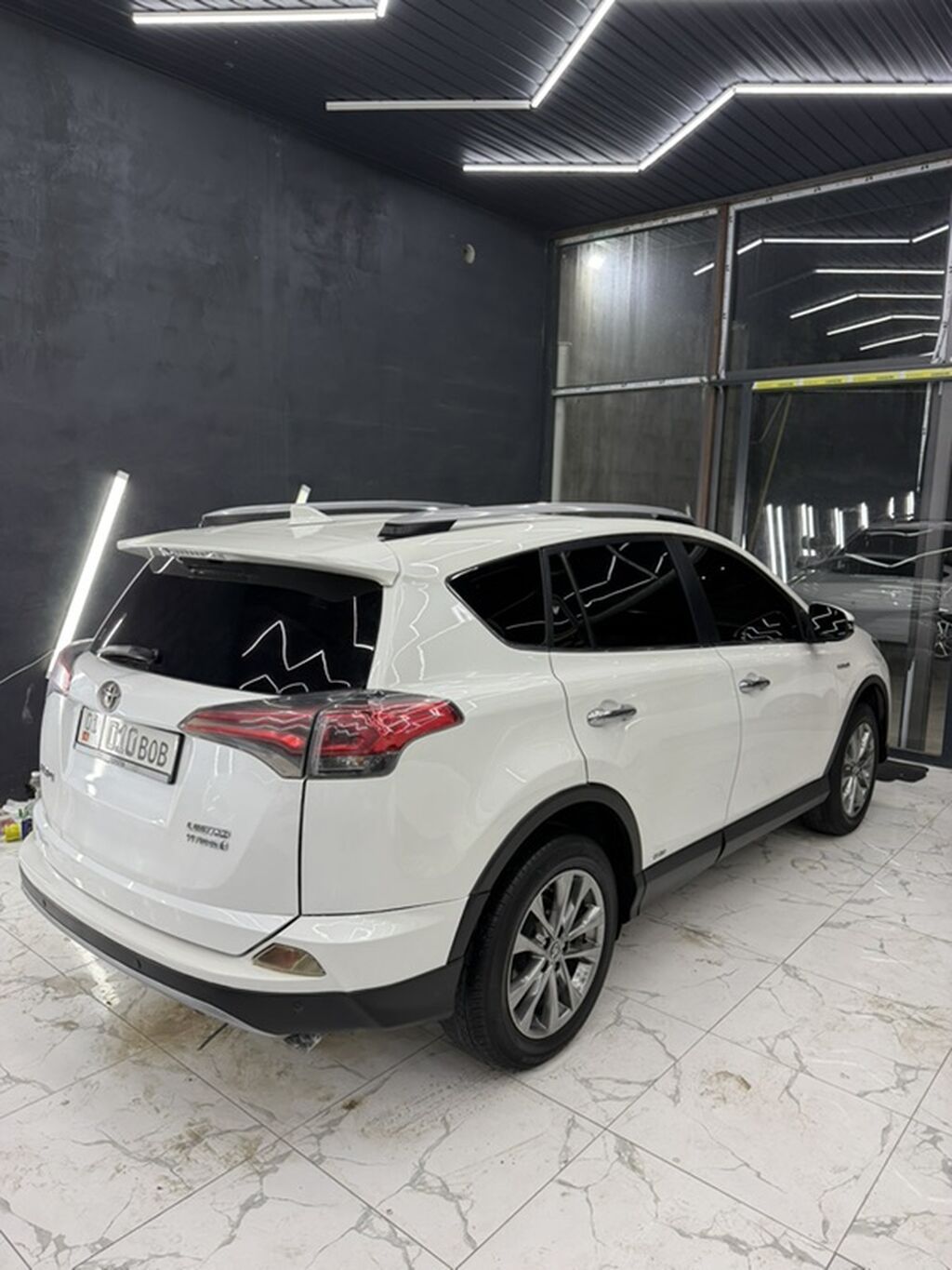 Toyota RAV4: 2018 г., Автомат, Гибрид, Кроссовер: фото 3