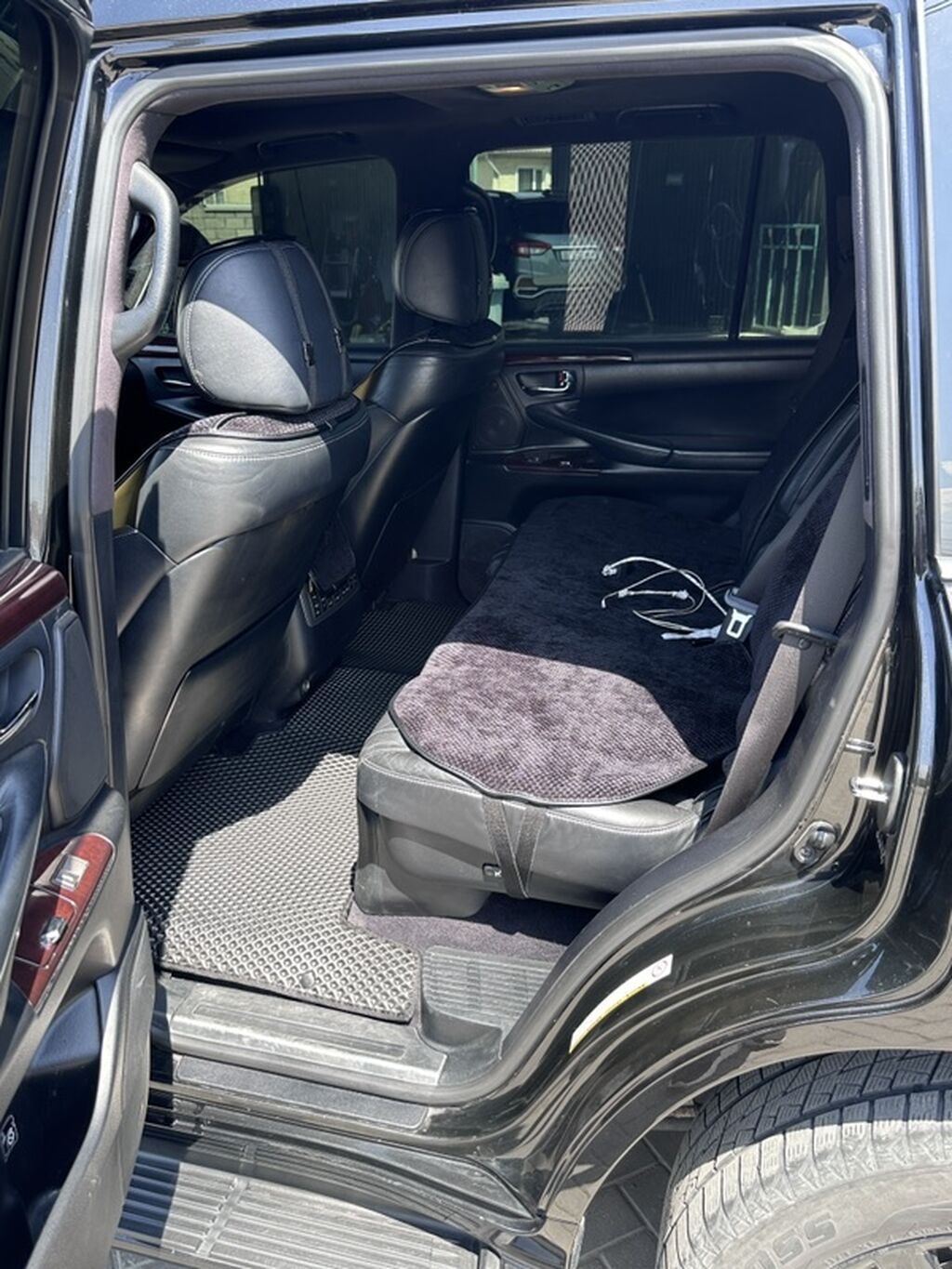 Lexus LX: 2012 г., 5.7 л, Автомат, Бензин, Внедорожник: фото 8