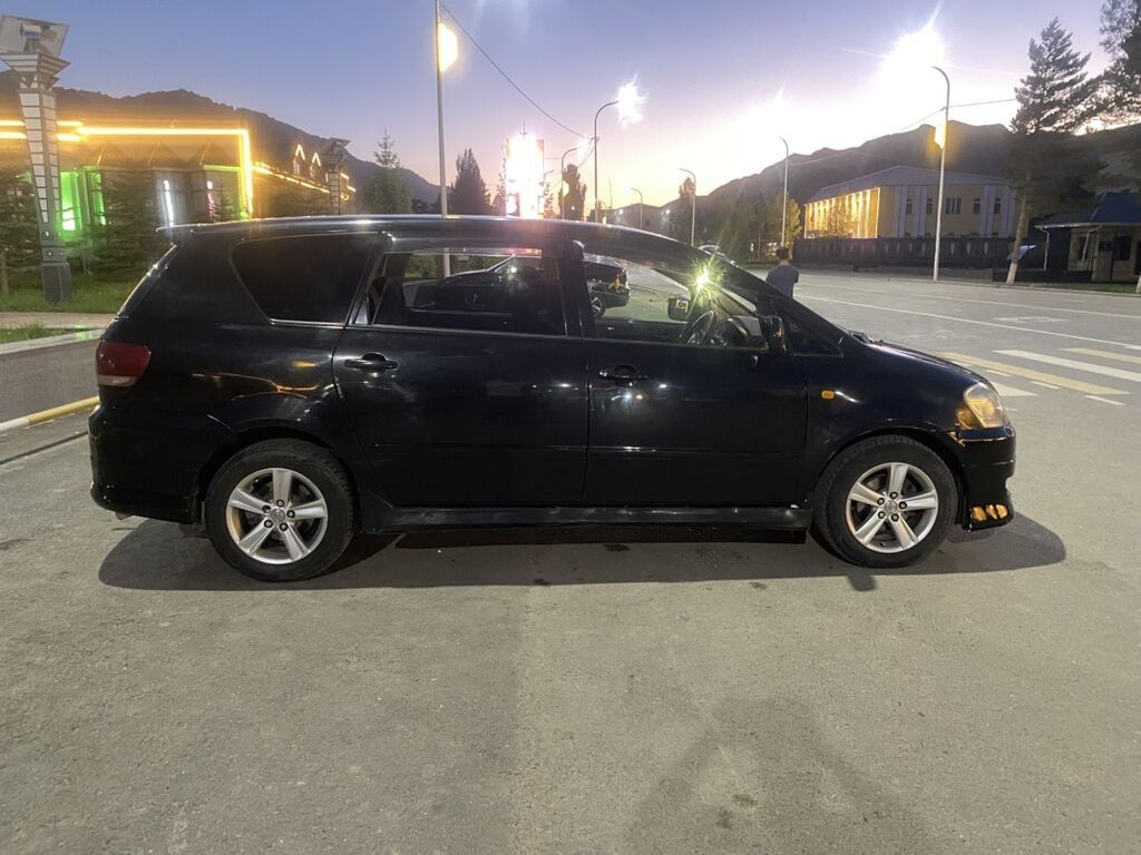 Toyota Ipsum: 2002 г., 2.4 л, Автомат, Газ, Минивэн: фото 5