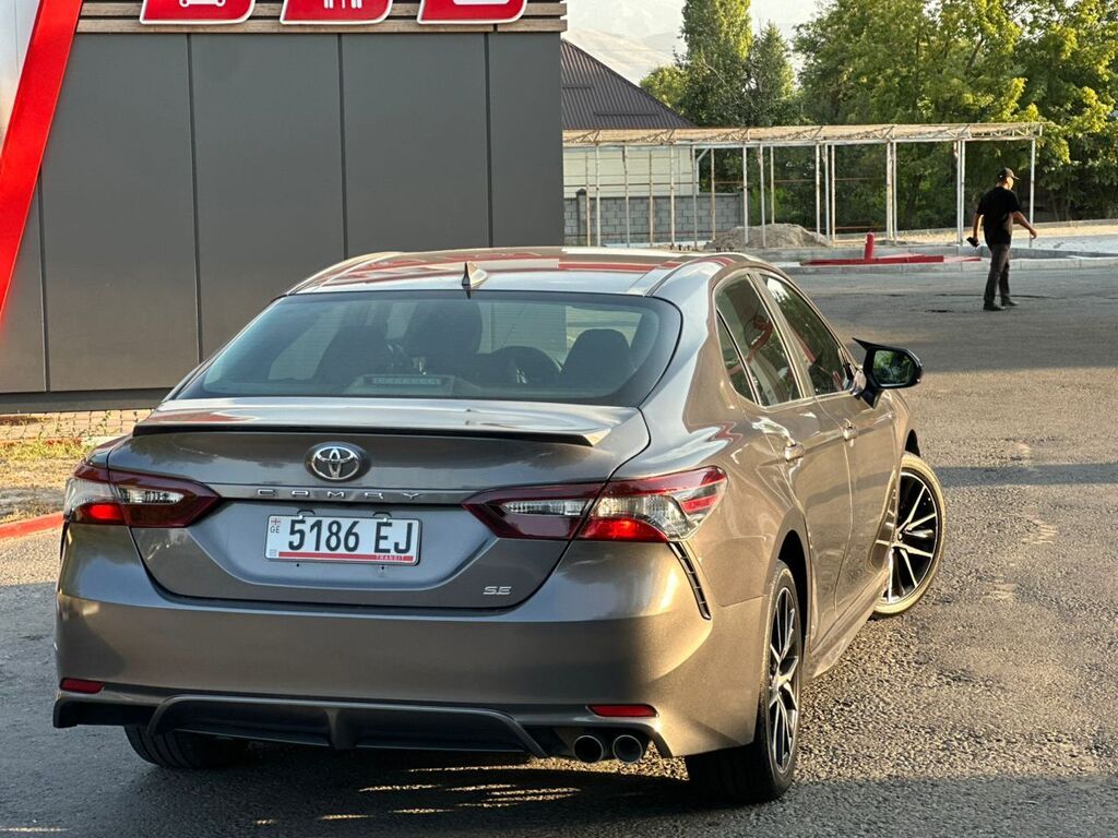 Toyota Camry: 2020 г., 2.5 л, Автомат, Бензин, Седан: фото 2