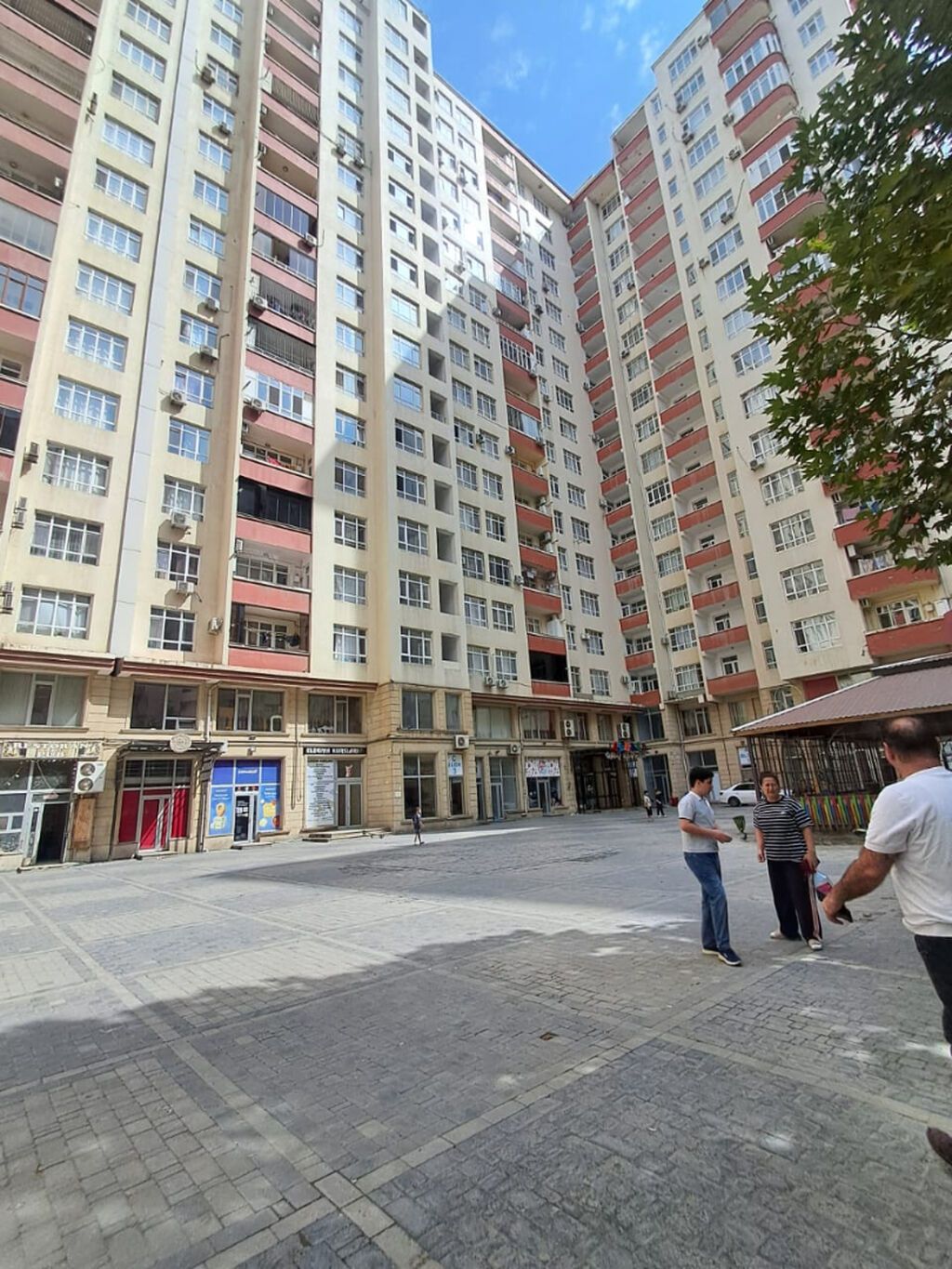 3 otaqlı, Yeni tikili, m. İnşaatçılar, 123 kv. m