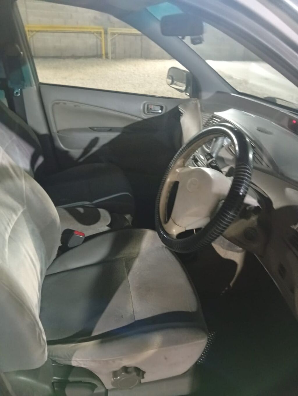 Toyota Platz: 1999 г., 1.5 л, Автомат, Гибрид, Седан: фото 4