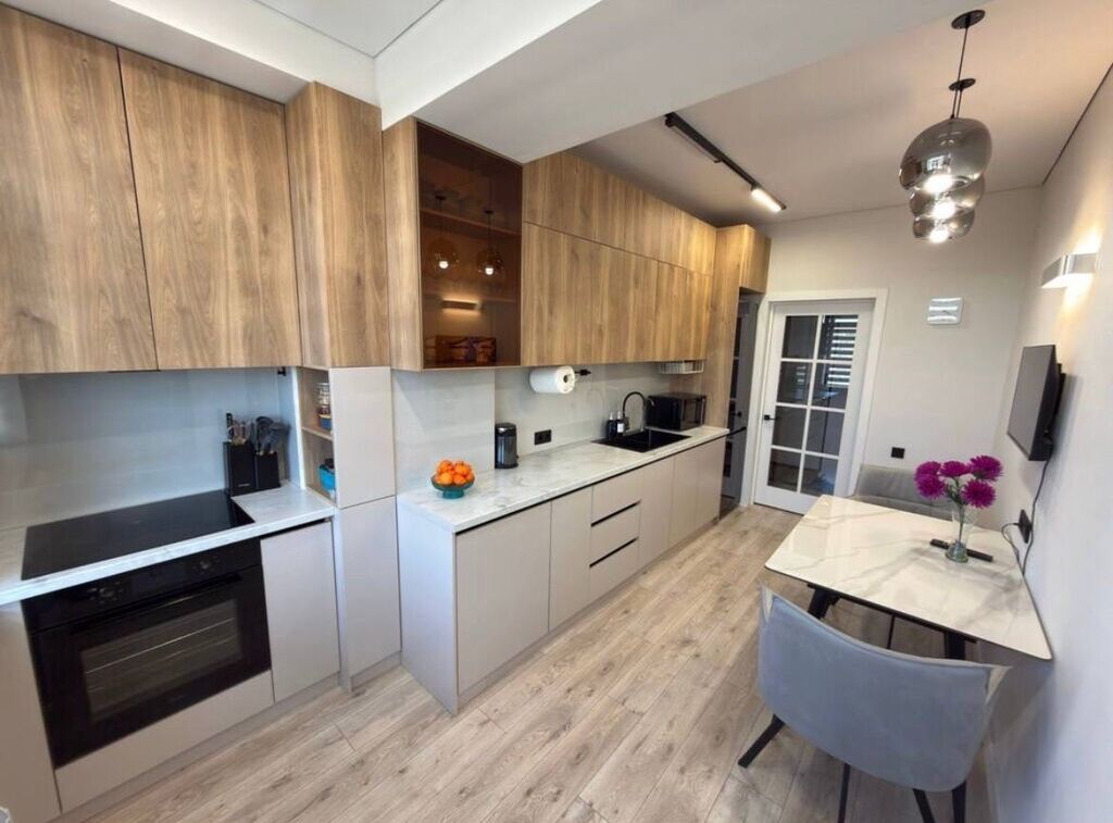 2 комнаты, 82 м², Золотой квадрат Элитка, 5 этаж, Дизайнерский ремонт: фото 2