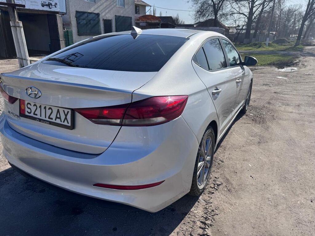 Hyundai Elantra: 2018 г., 2 л, Автомат, Бензин, Седан: фото 3
