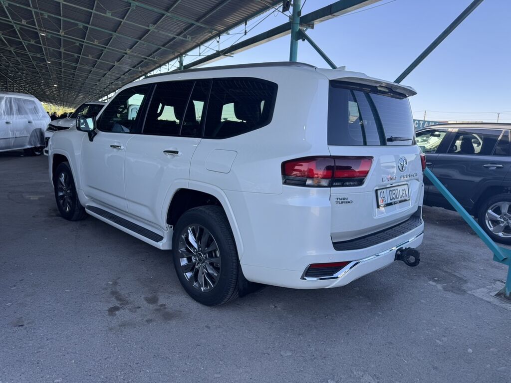 Toyota Land Cruiser: 2022 г., Бензин, Внедорожник: фото 6
