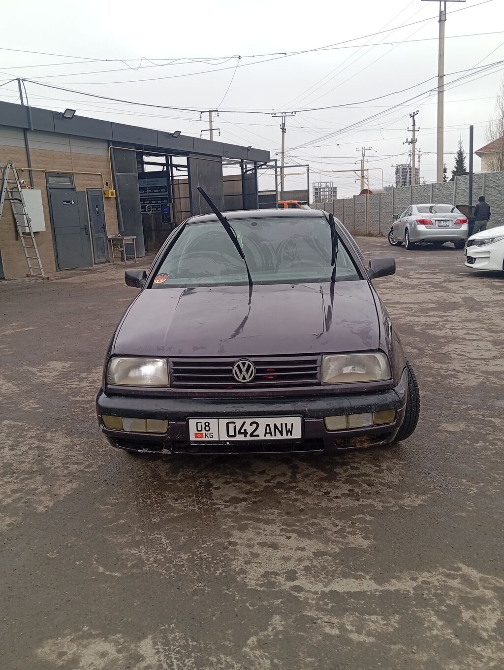 Volkswagen Vento: 1992 г., 1.8 л, Механика, Бензин, Седан: фото 1