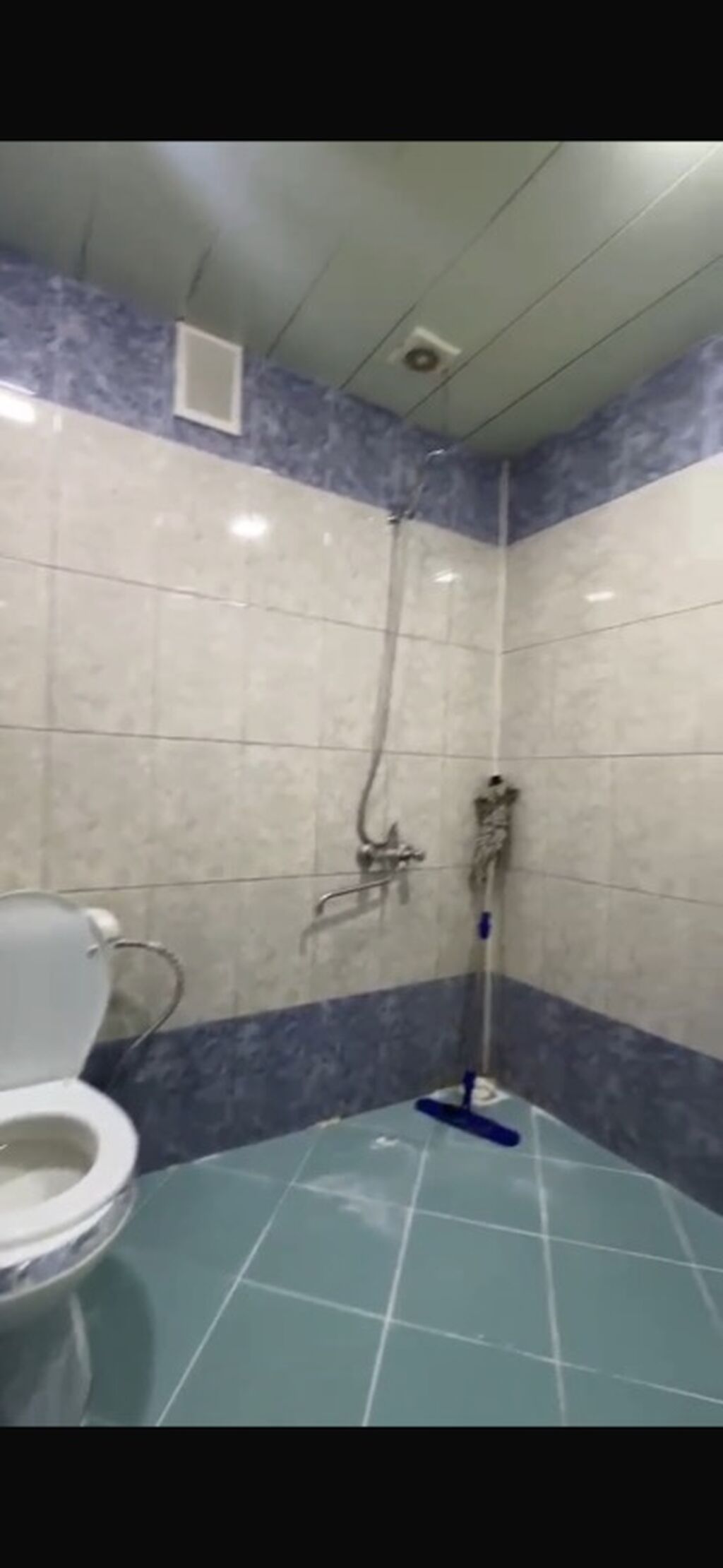 Kirayə mənzil – 2 otaqlı Plan və xüsusiyyətlər: - Geniş, işıqlı zal