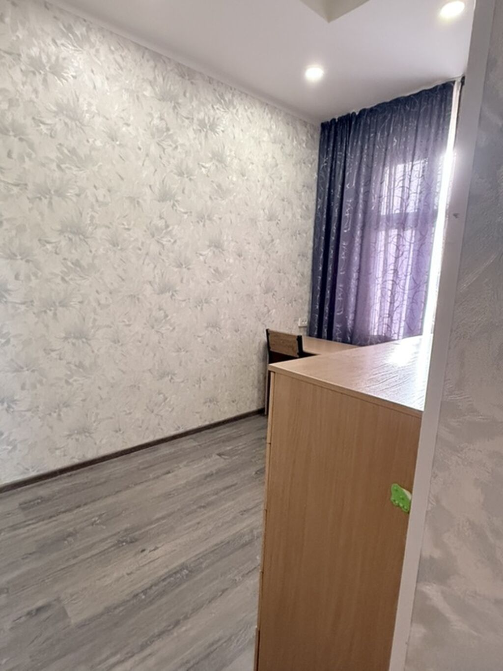 3 комнаты, 84 м², Юг-2 мкр Сталинка, 2 этаж, Косметический ремонт