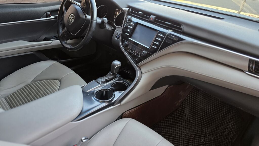 Toyota Camry: 2019 г., 2.5 л, Автомат, Бензин, Седан: фото 8
