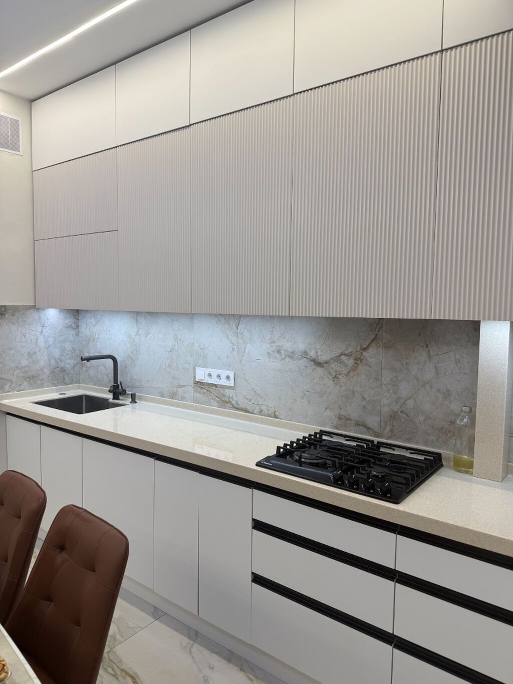 3 комнаты, 137 м², Золотой квадрат 10 этаж, Дизайнерский ремонт: фото 5