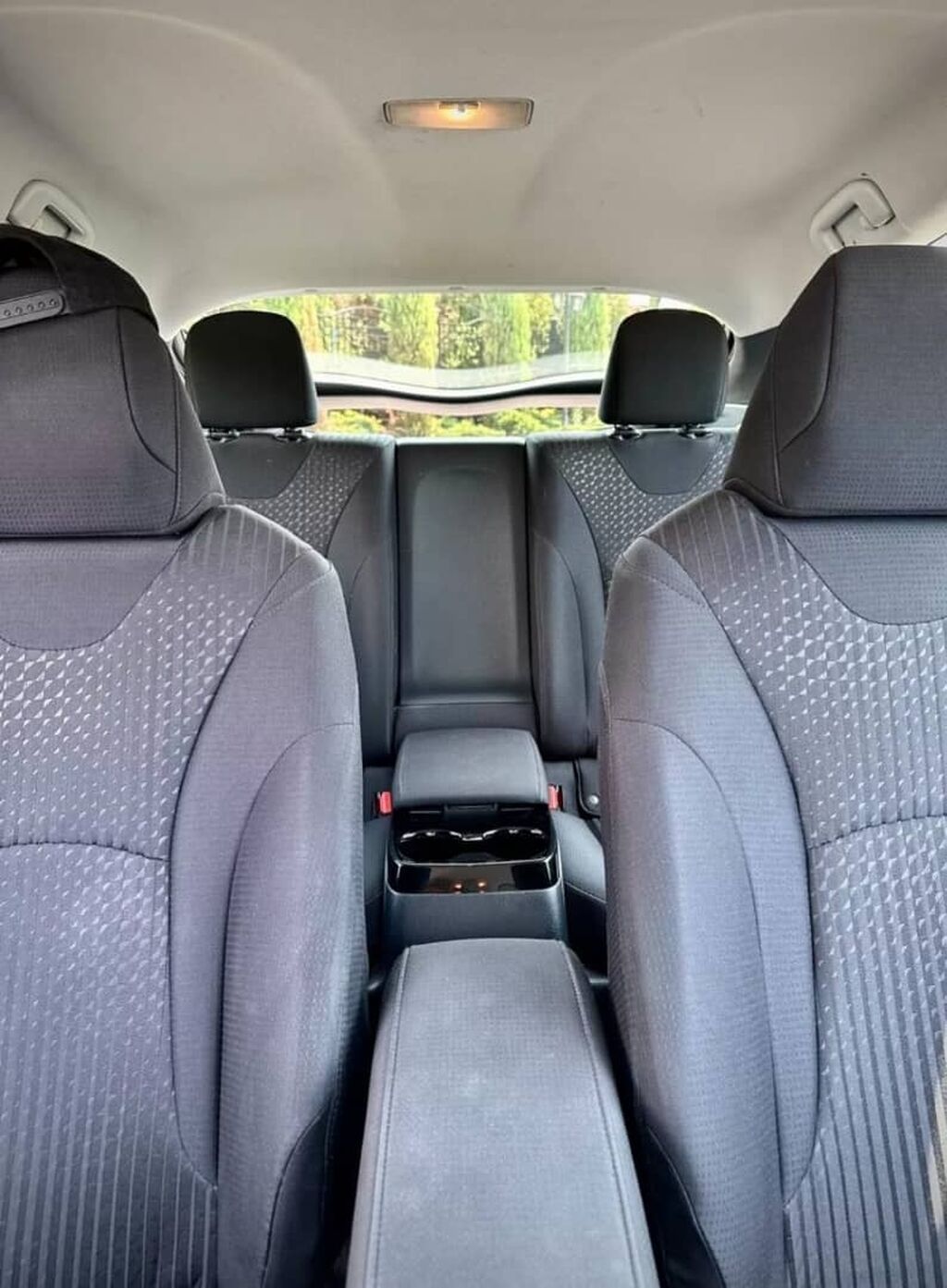 Toyota Prius: 2017 г., 1.8 л, Вариатор, Гибрид, Лифтбек: фото 4