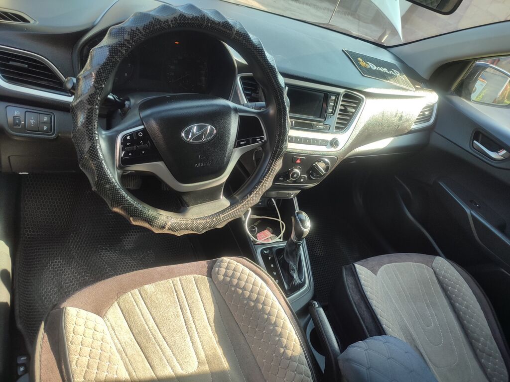 Hyundai Solaris: 2017 г., 1.4 л, Автомат, Бензин, Седан: фото 6