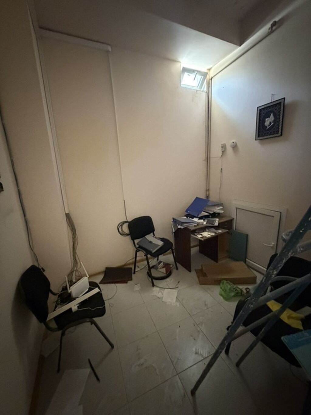 İcarəyə verilir – hazır aptek/ofis üçün uyğun kommersiya sahəsi - Ön