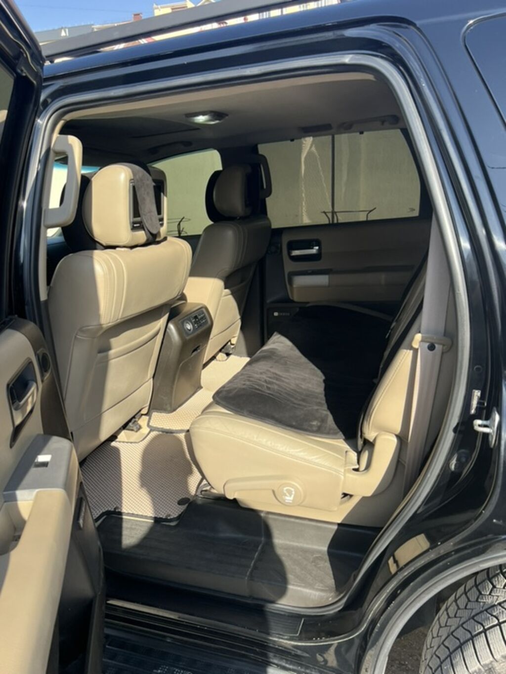 Toyota Sequoia: 2008 г., 5.7 л, Автомат, Бензин, Внедорожник — фото 8