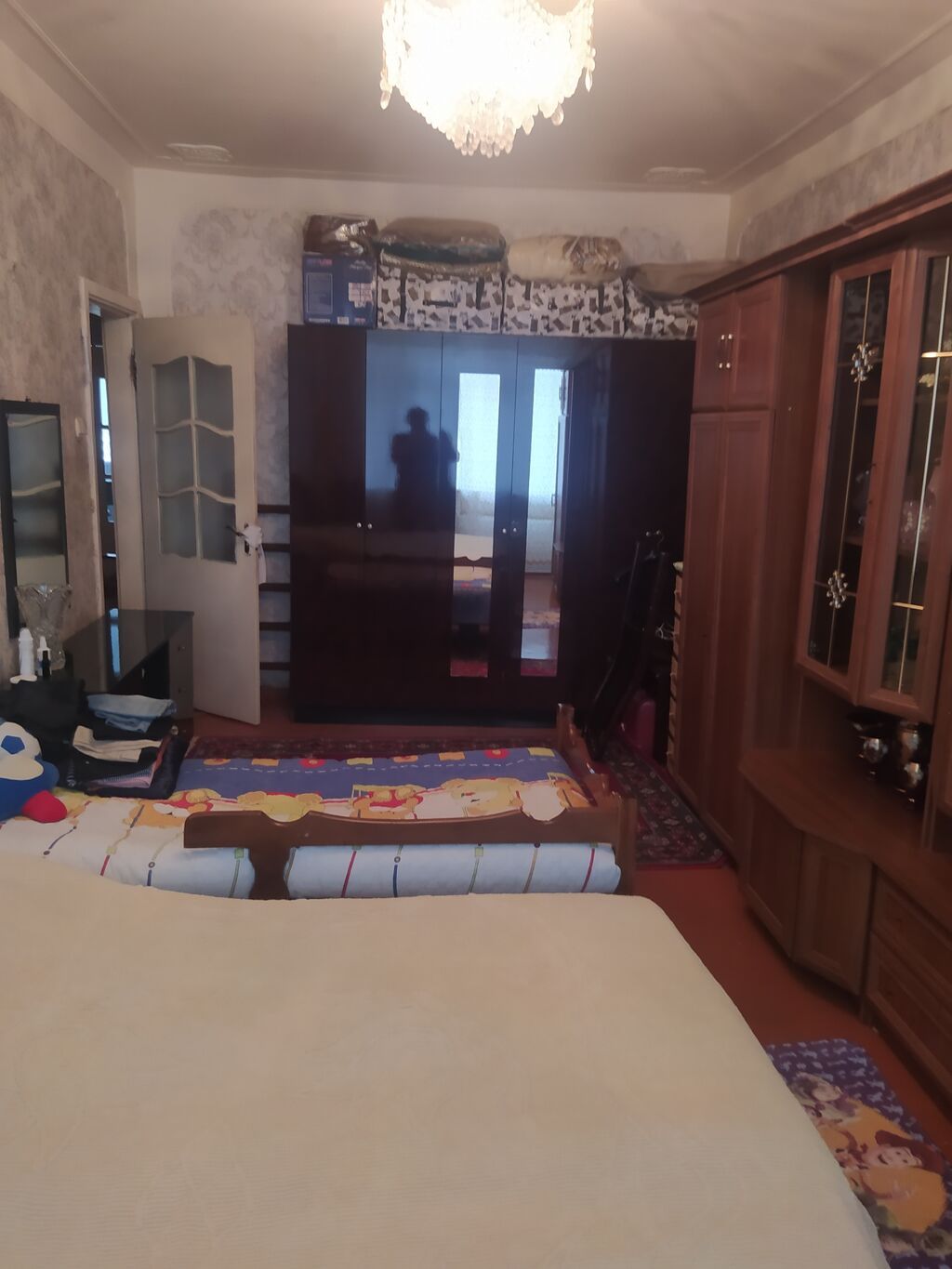 3otaqlı mənzil – geniş yataq otaqları. Təsvir: - Yataq otağı: Böyük