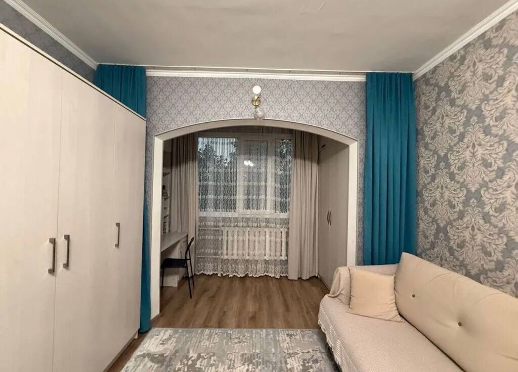 1 комната, 42 м², 12 мкр 106 серия, 3 этаж, Евроремонт: фото 1