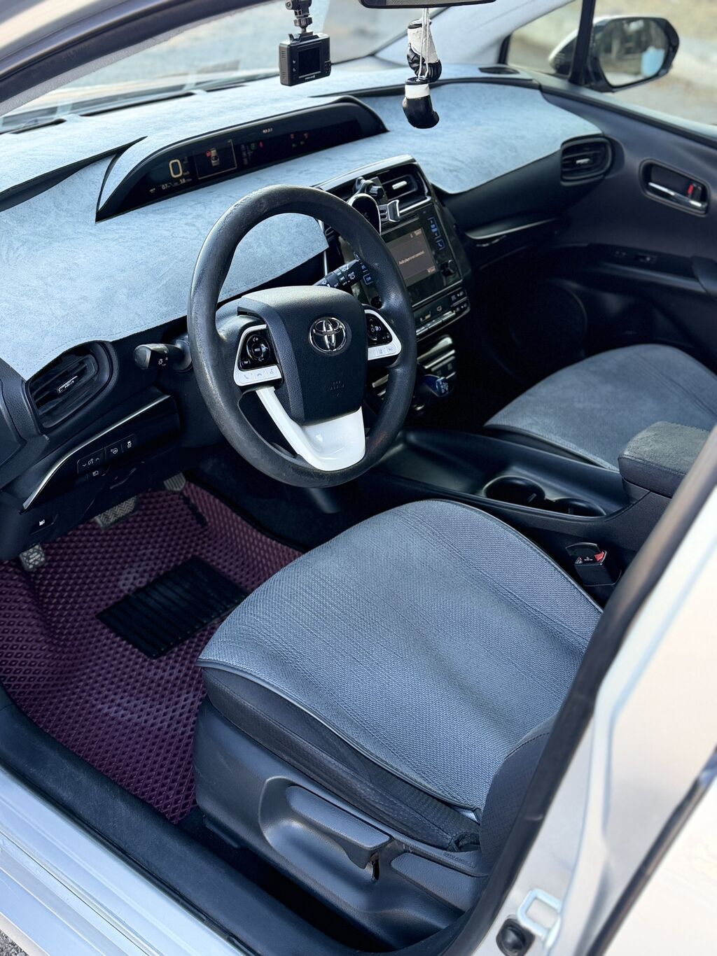 Toyota Prius: 2018 г., 1.8 л, Вариатор, Гибрид, Лифтбек: фото 6