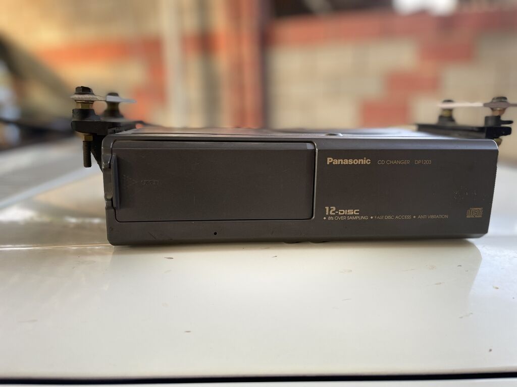 Panasonic cx-dp1200en распиновка. Panasonic 3 cd changer. Panasonic чейнджер. Панасоник чейнджер usb. Cd чейнджер panasonic.