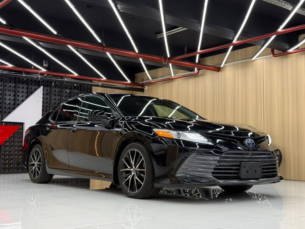 Toyota Camry: 2020 г., 2.5 л, Гибрид, Седан: фото 3