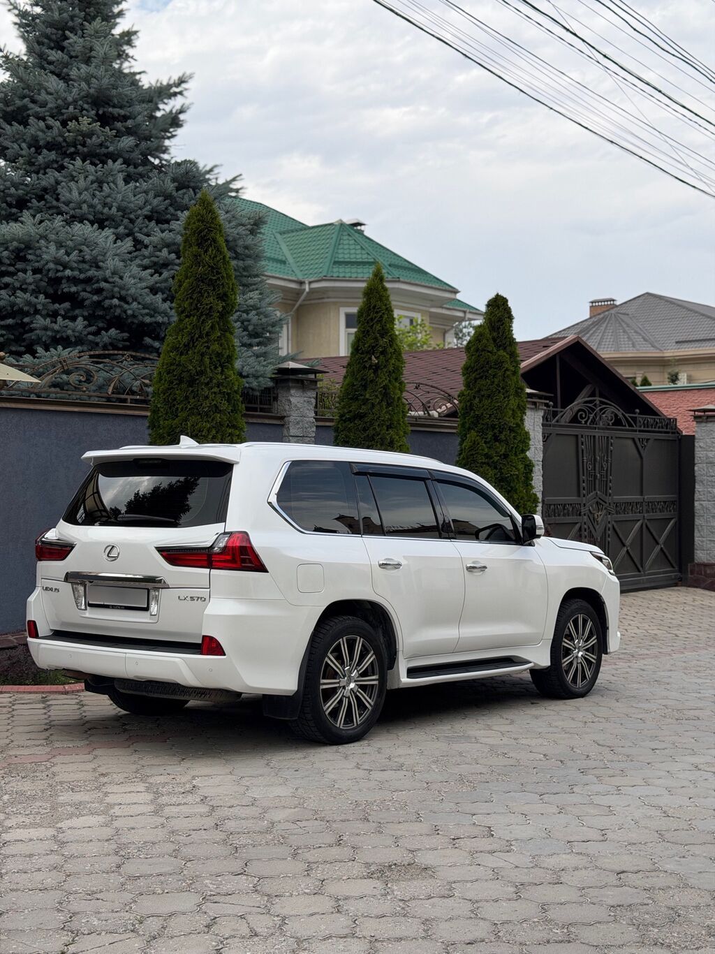 Lexus LX: 2016 г., 5.7 л, Автомат, Бензин, Внедорожник — фото 3
