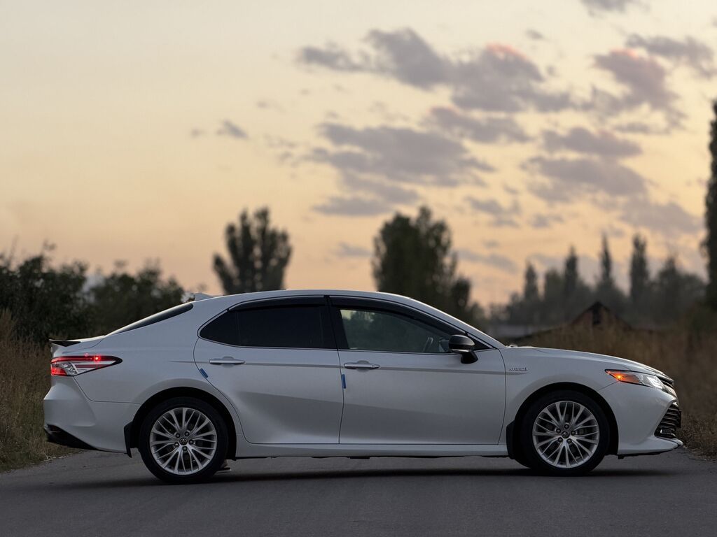 Toyota Camry: 2020 г., 2.5 л, Вариатор, Гибрид, Седан: фото 4