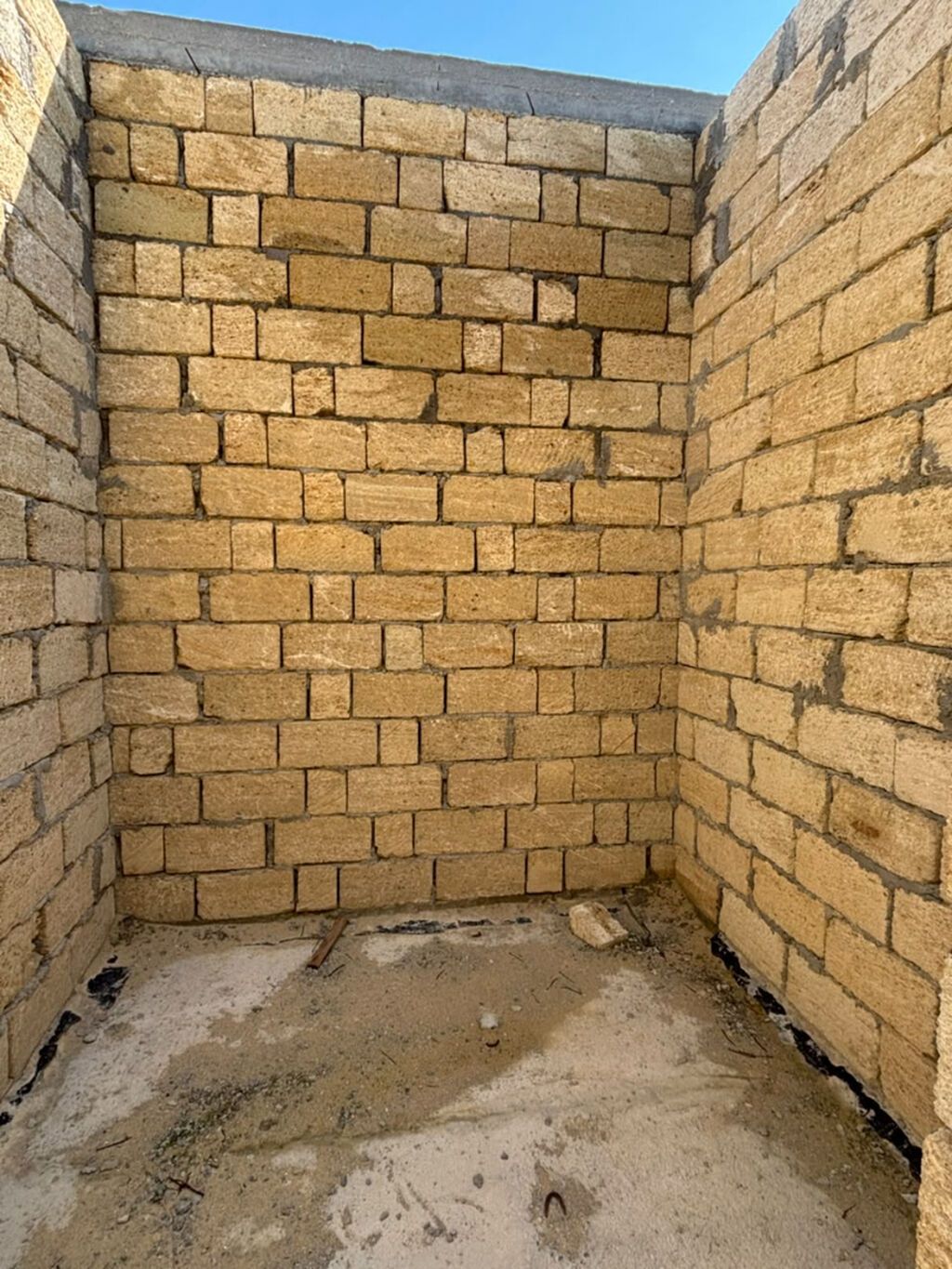 Saray 5 otaqlı, 200 kv. m, Təmirsiz