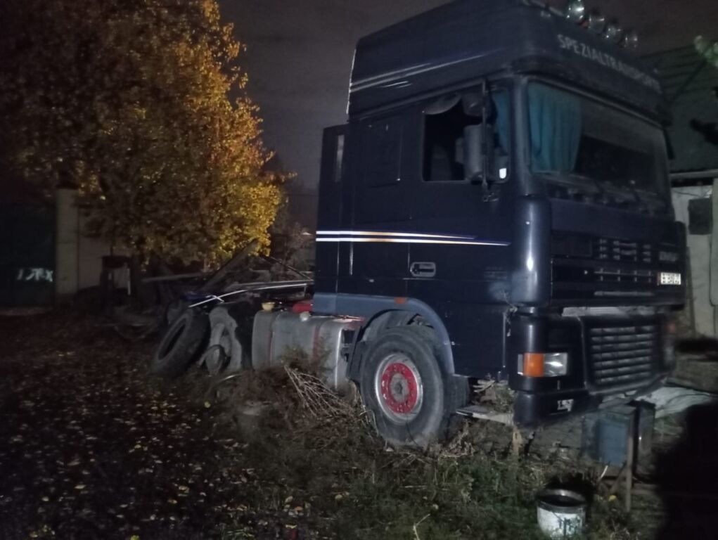 Тягач DAF 95XF на запчасти 2хмостовый кабина Бак 870л рама идеальная: фото 2