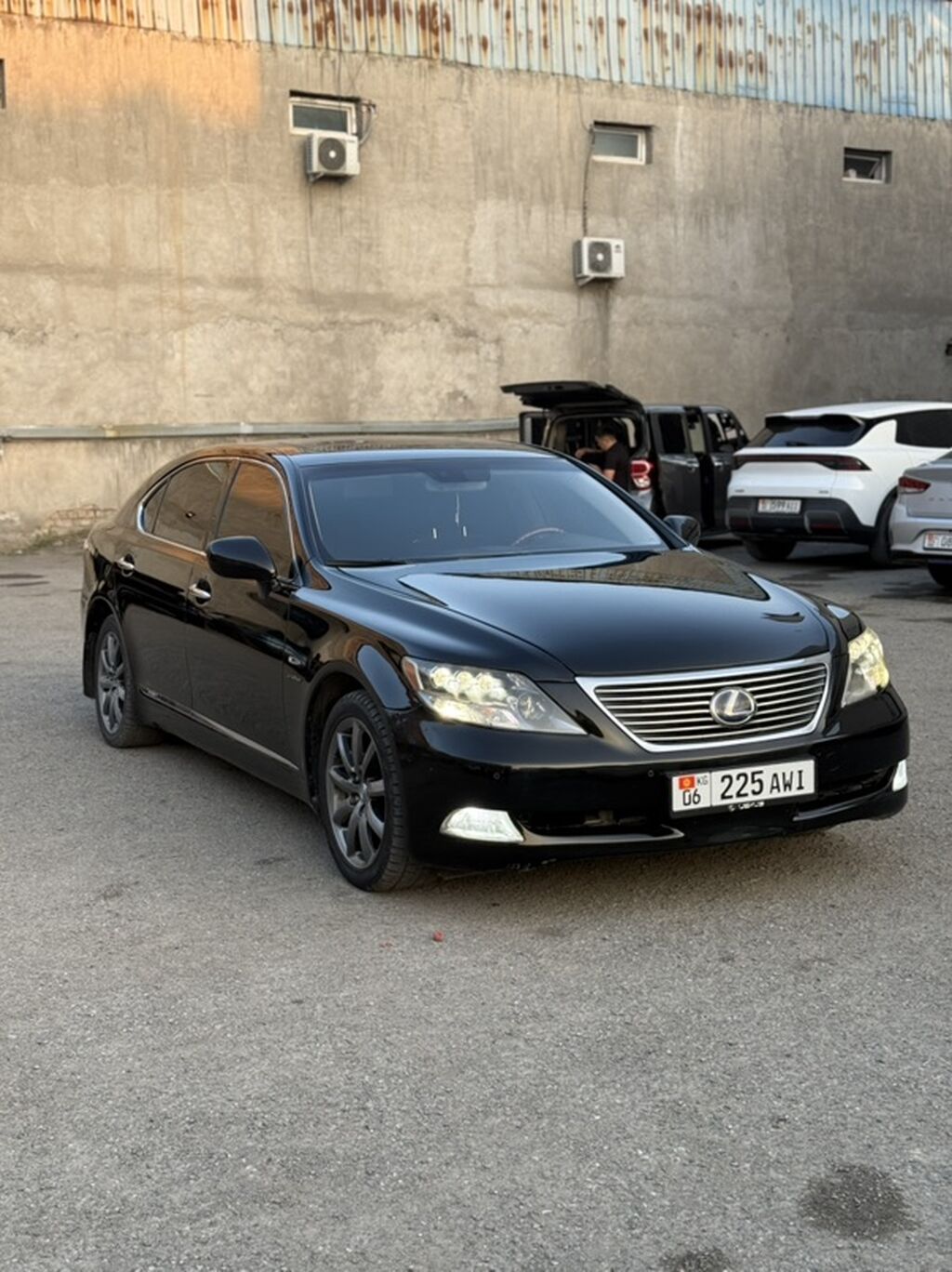 Lexus LS: 2008 г., 6 л, Автомат, Гибрид, Седан: фото 2