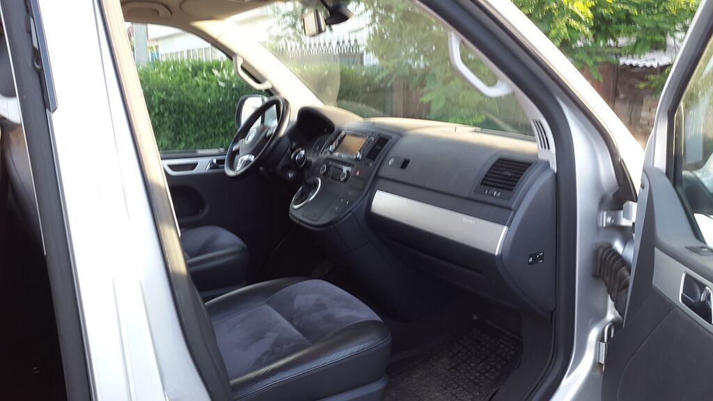Volkswagen Multivan: 2010 г., 2 л, Автомат, Дизель, Минивэн: фото 5